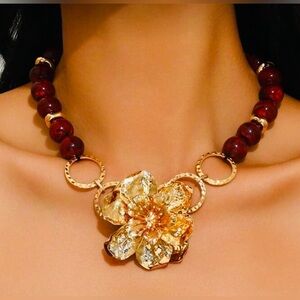 NWT Gold and Red Floral Statement Necklace